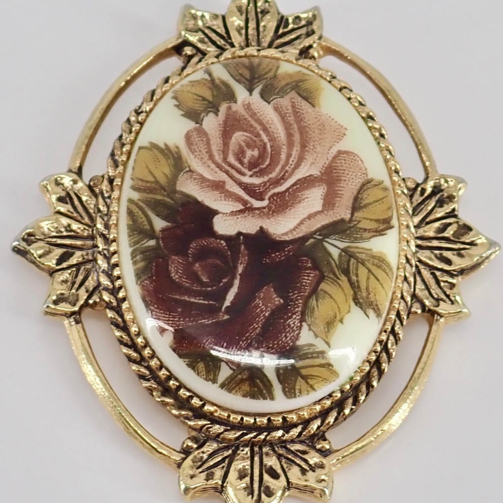 Sarah Coventry Signed Rose Blossom Contessa Filagree Cameo Pendant Victorian VTG